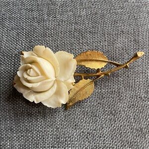 Vintage Carved Rose Brooch Ivory Tone Flower Gold Tone Stem Pin